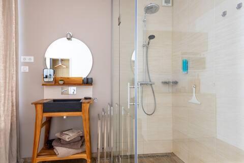 Studio Chic Avec Salon Et Terrasse Privee Apartment Туркоан Екстериор снимка